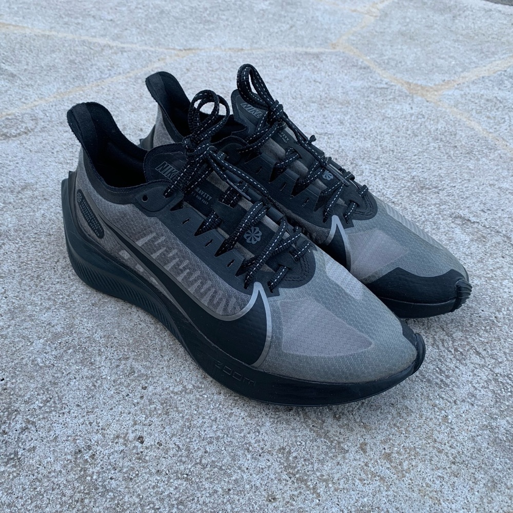 :: Nike Zoom Gravity “Black Anthracite” ::